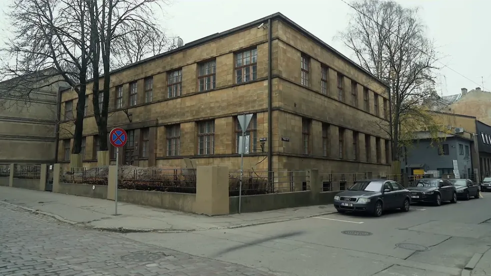 building before renovation with LIFT PILE® technology