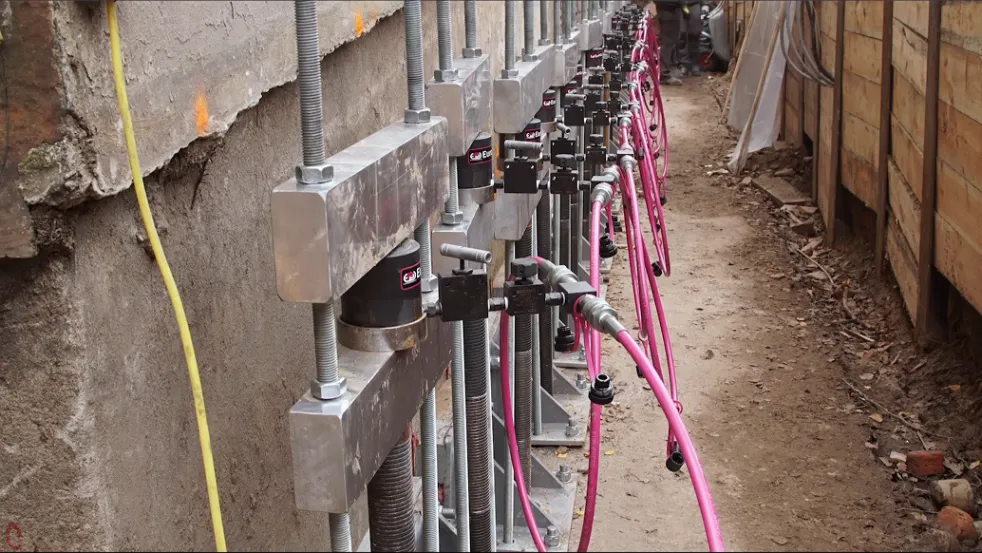 building during renovation with LIFT PILE® technology